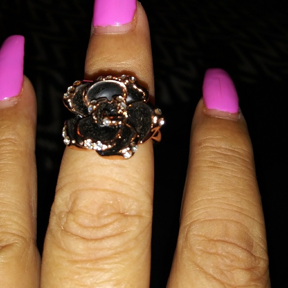 Ring - Picture 3 of 4